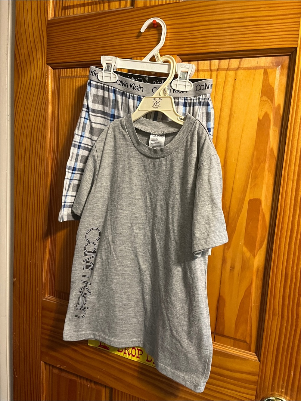 Boys Calvin Klein Gray Short-Sleeve & Shorts Pajama Set Size M (7/8)